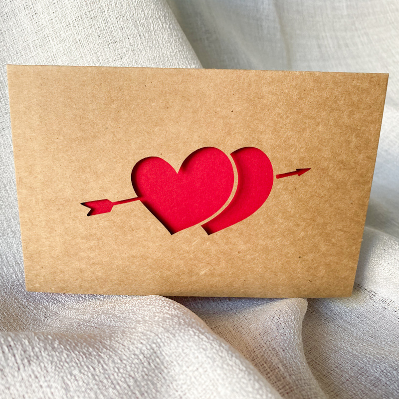 愛のギフトカード 赤いクラフト紙招待状 結婚式 ハッピーバレ - Wedding Envelopes のレビューと価格